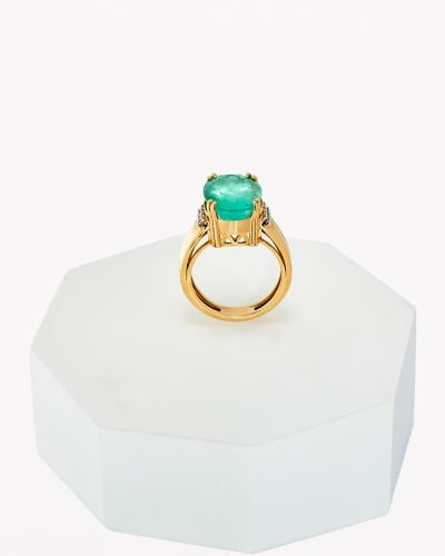 Exclusive Round Emerald Splendor Ring