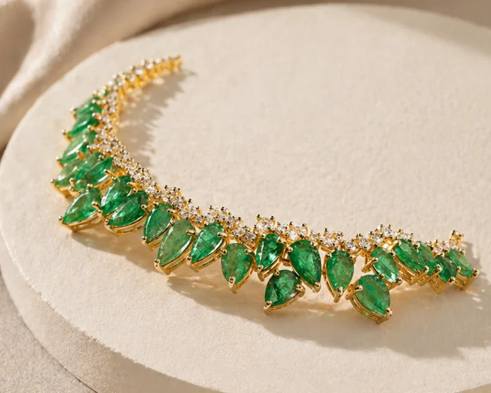 Opulent Emerald Leaf Bracelet Rowas